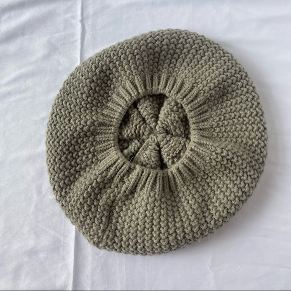 Beret type Hat - Picture 3 of 4
